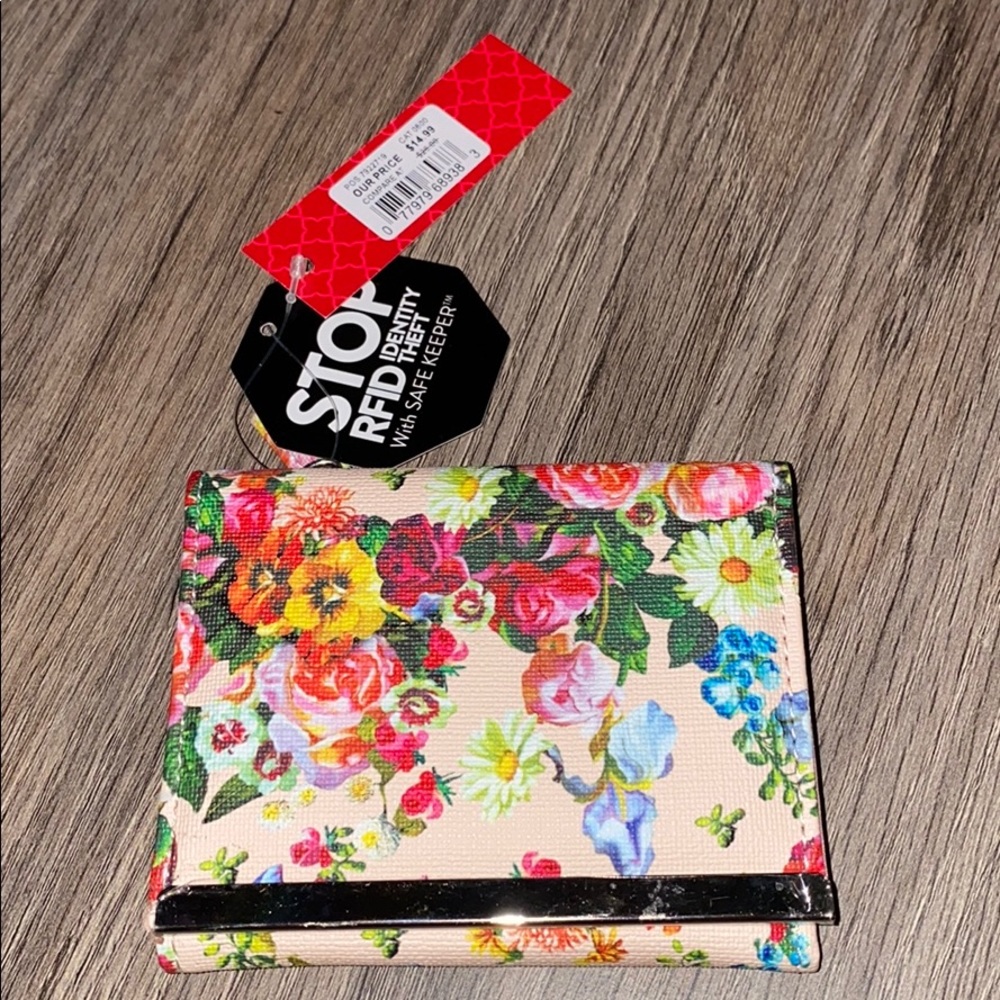 {NWT} 🌸 Pink Floral Wallet 🌸 w/RFID Safe Keeper!